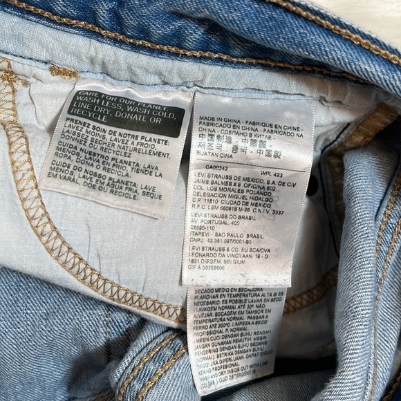 LEVI’S Blue Jean Shorts - Picture 14 of 16